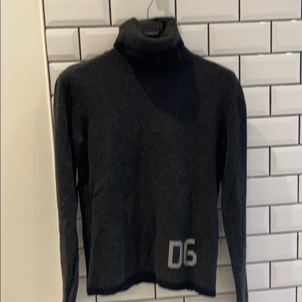 100% authentic dolce& Gabbana cashmere turtleneck